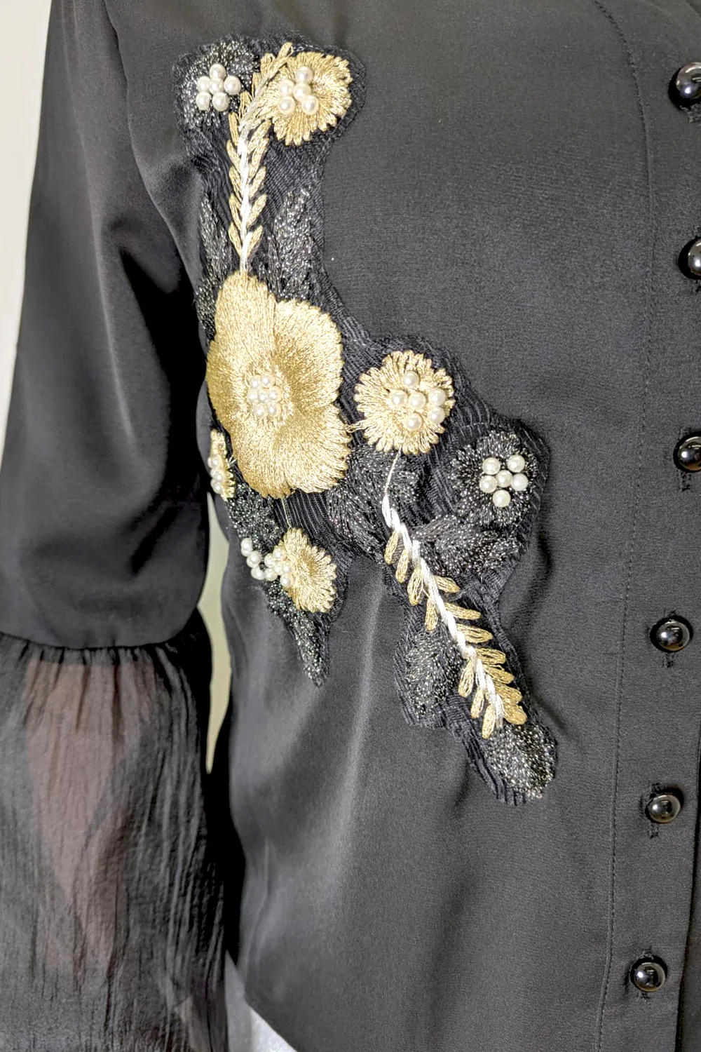 GF1196 FLOWER EMBROIDERED TOP - Image 3