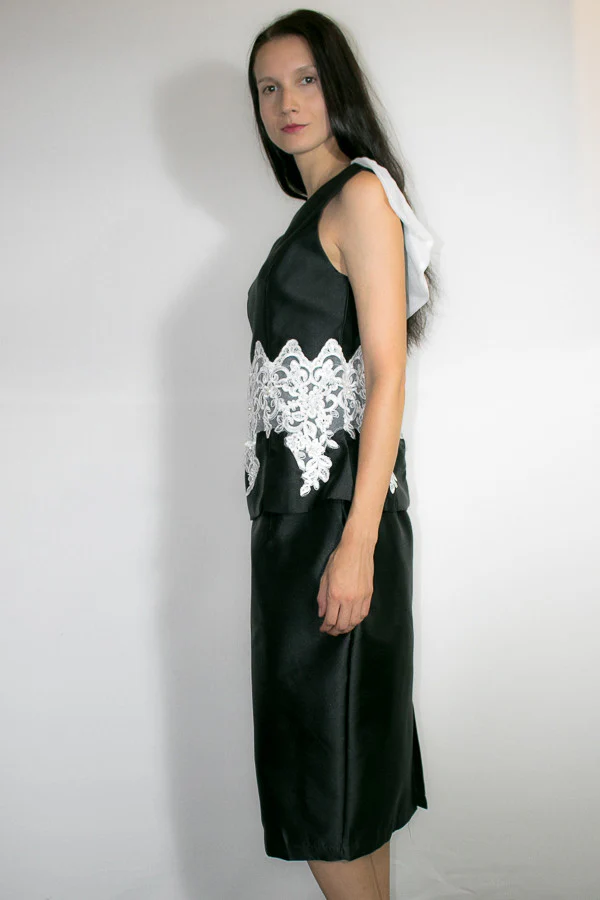 L1001 SKIRT (WHT, BLK, GOLD) - Image 4