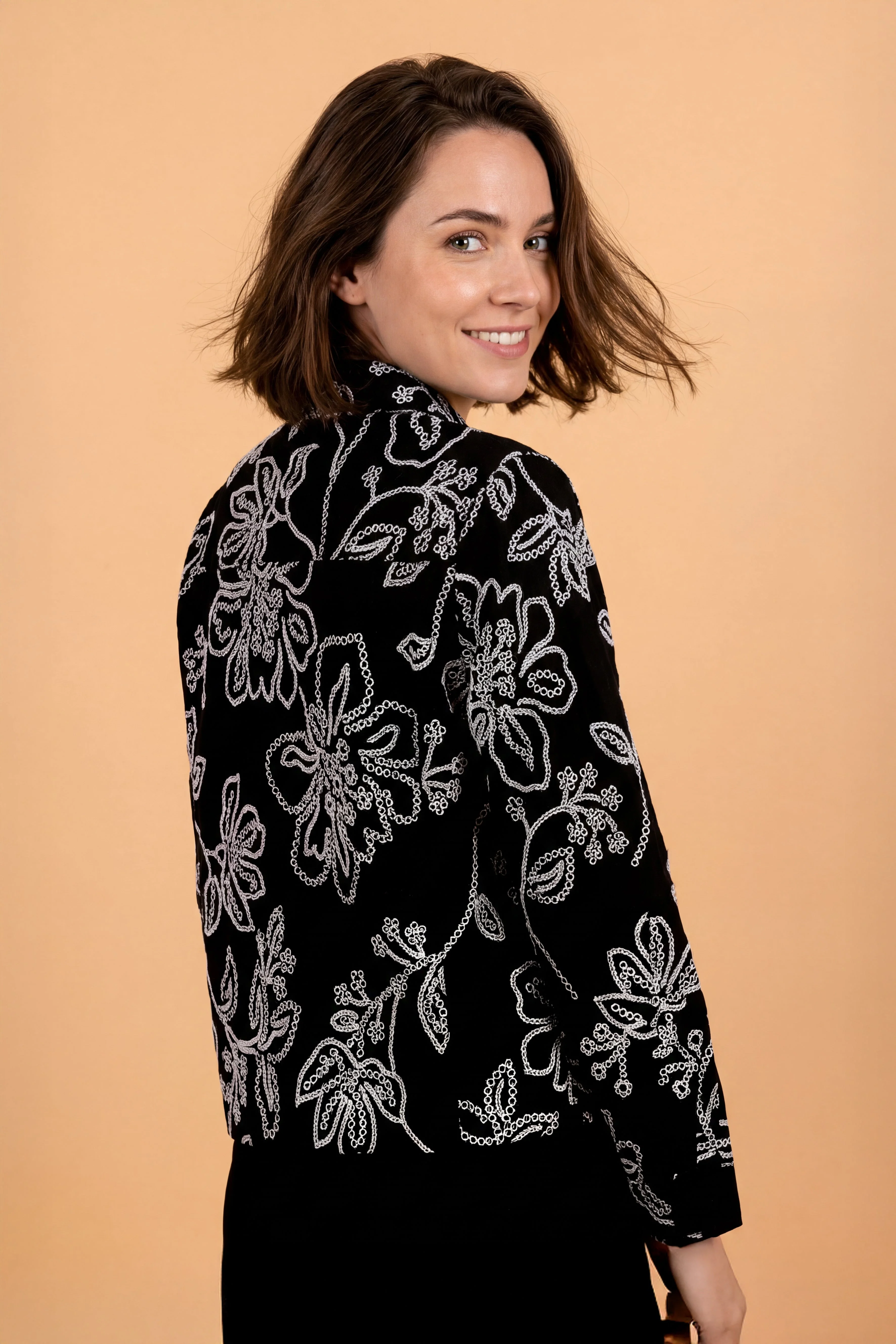 T2370 FLORAL PRINT EYELET TOP - Image 2